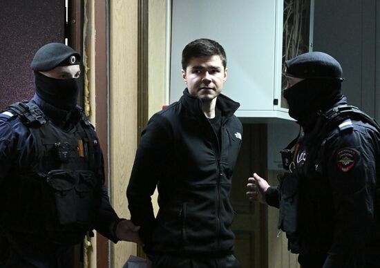 Заседание суда по делу блогера А. Шабутдинова, обвиняемого в мошенничестве