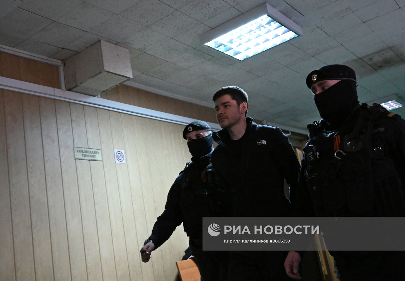 Заседание суда по делу блогера А. Шабутдинова, обвиняемого в мошенничестве