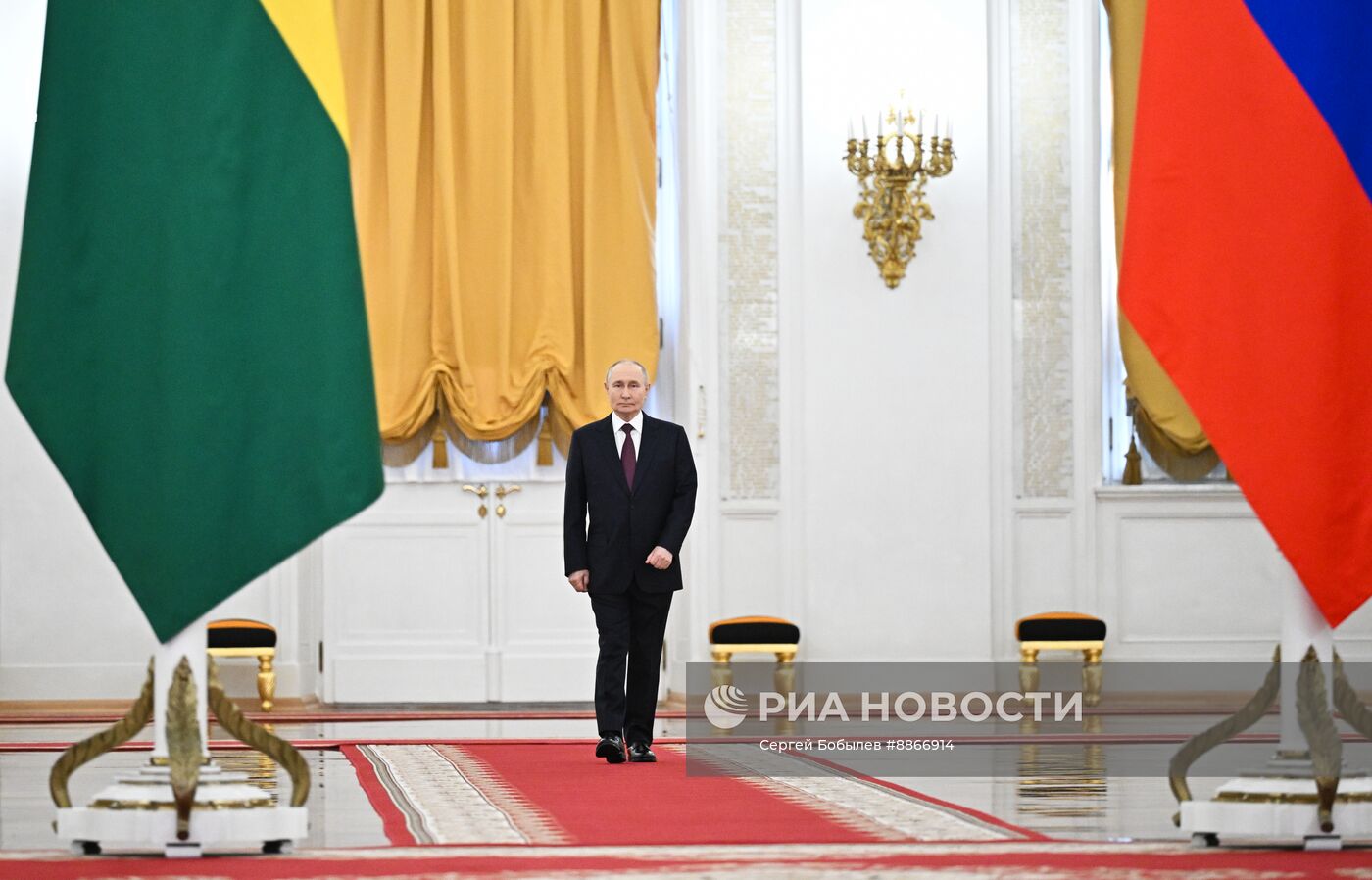 Президент Владимир Путин встретился с президентом Гвинеи-Бисау Умару Сисоку Эмбало