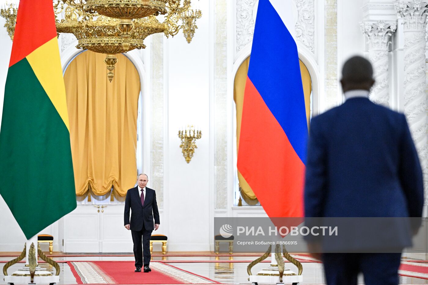 Президент Владимир Путин встретился с президентом Гвинеи-Бисау Умару Сисоку Эмбало