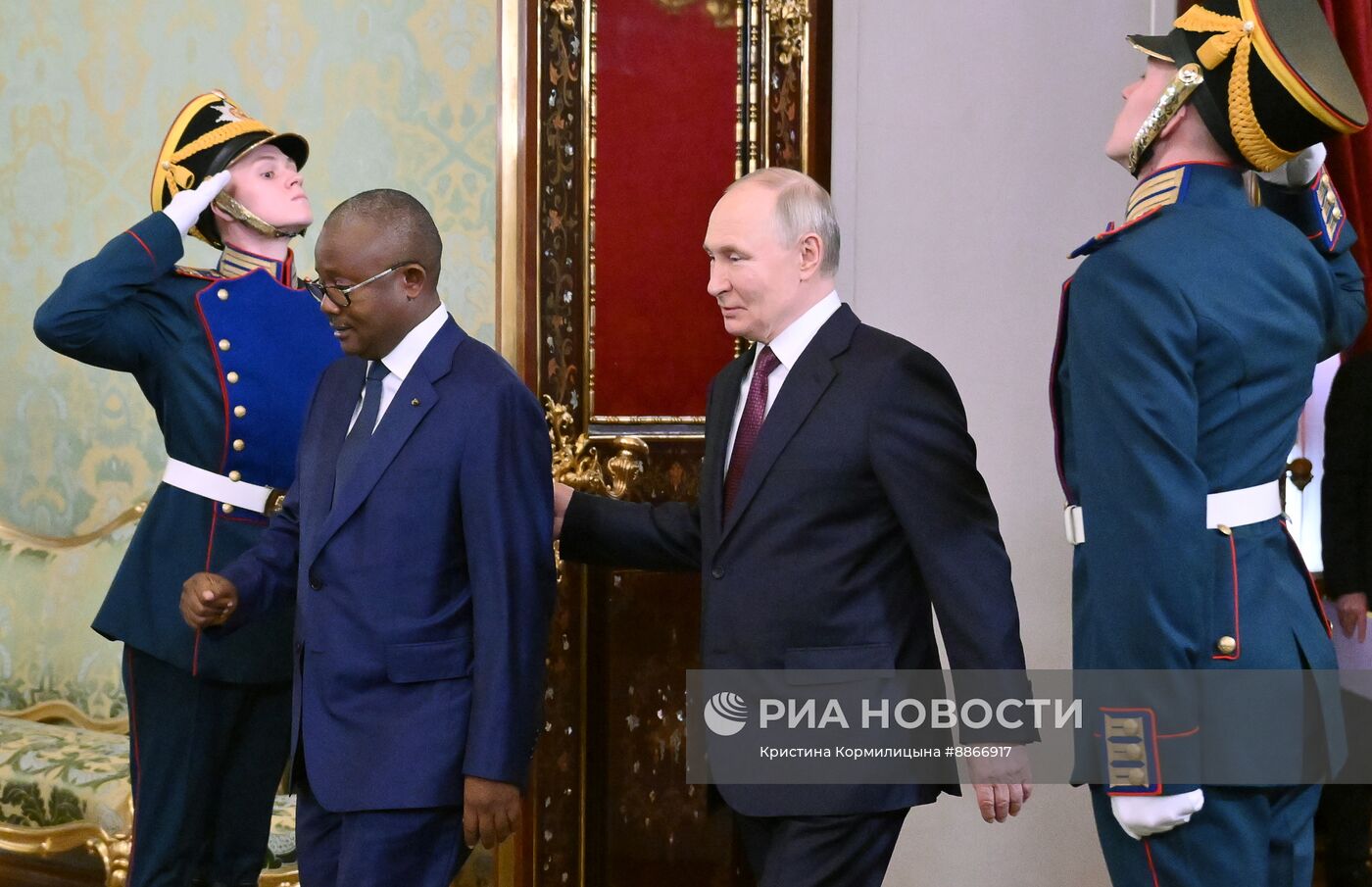 Президент Владимир Путин встретился с президентом Гвинеи-Бисау Умару Сисоку Эмбало