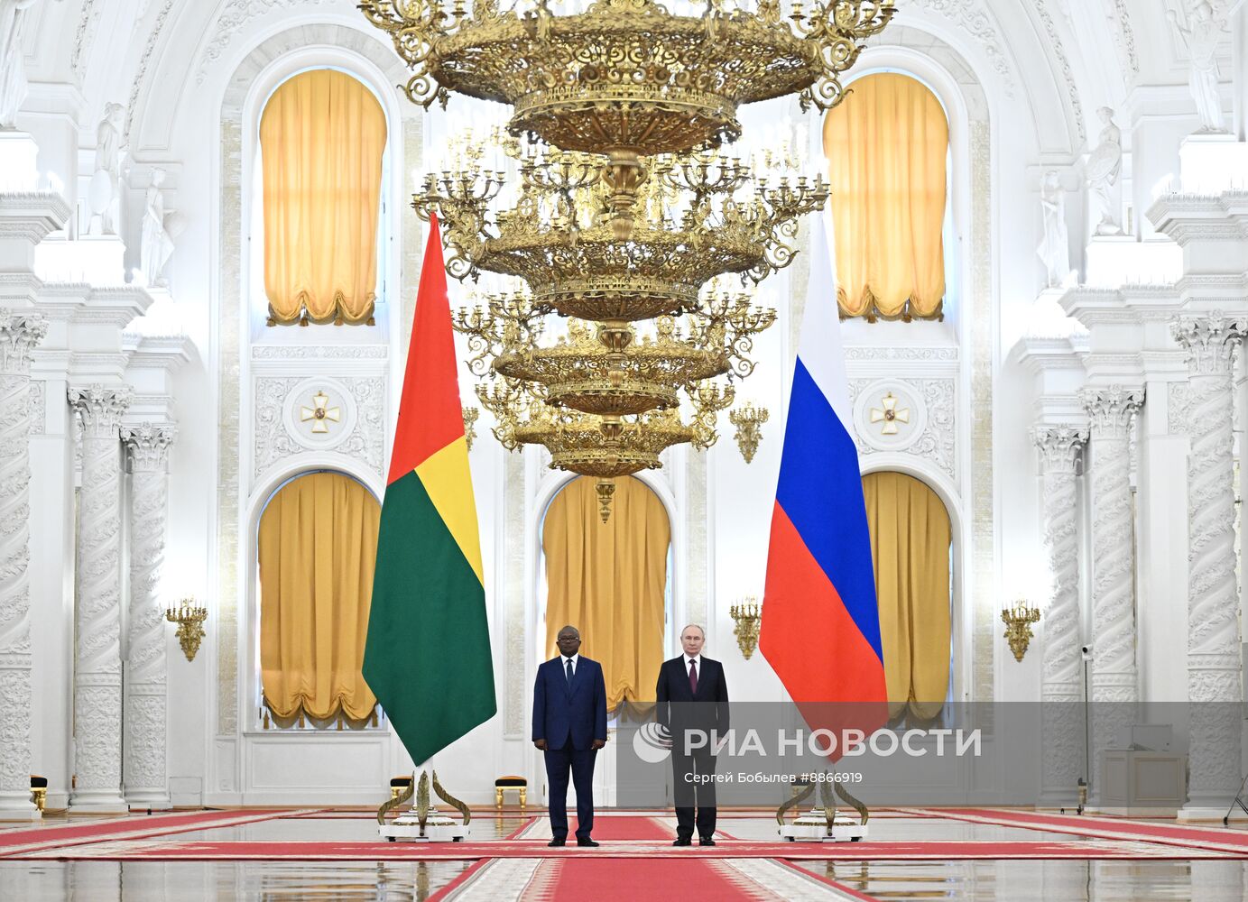 Президент Владимир Путин встретился с президентом Гвинеи-Бисау Умару Сисоку Эмбало