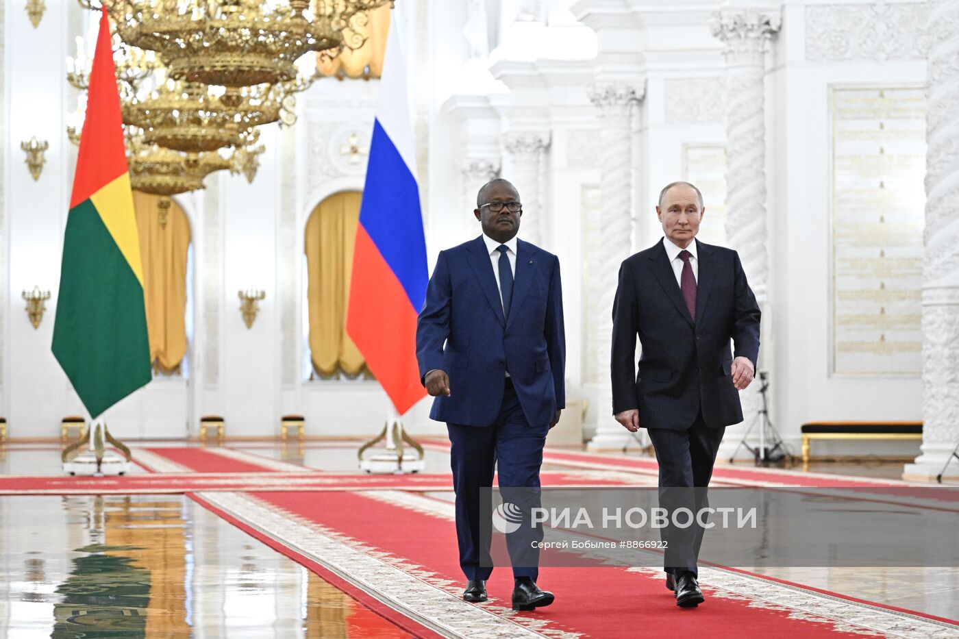 Президент Владимир Путин встретился с президентом Гвинеи-Бисау Умару Сисоку Эмбало