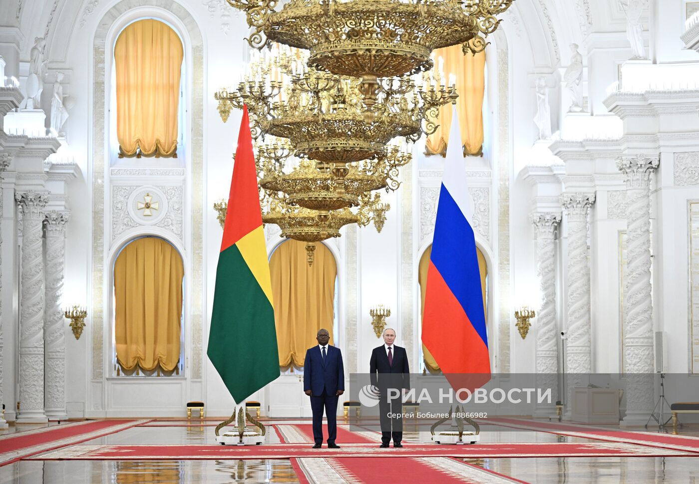 Президент Владимир Путин встретился с президентом Гвинеи-Бисау Умару Сисоку Эмбало