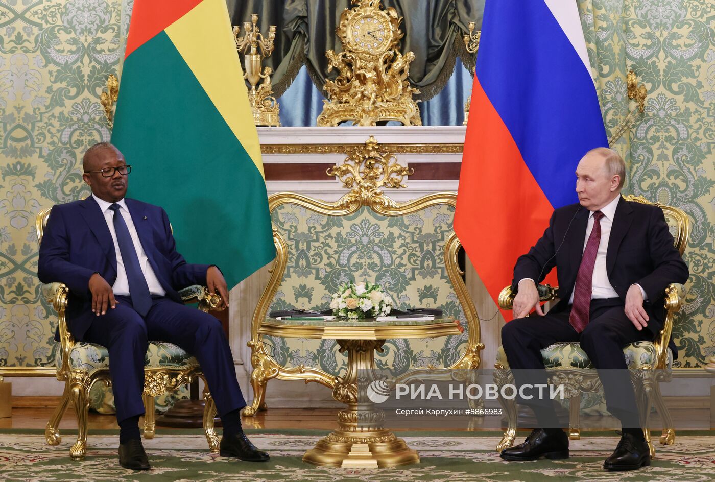 Президент Владимир Путин встретился с президентом Гвинеи-Бисау Умару Сисоку Эмбало