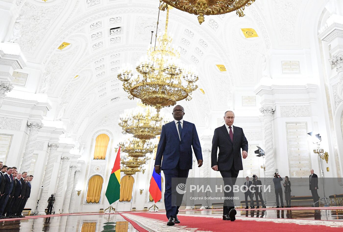 Президент Владимир Путин встретился с президентом Гвинеи-Бисау Умару Сисоку Эмбало