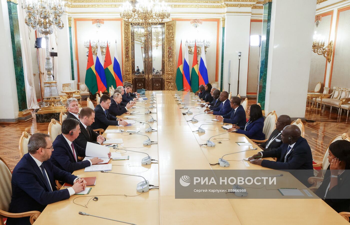 Президент Владимир Путин встретился с президентом Гвинеи-Бисау Умару Сисоку Эмбало