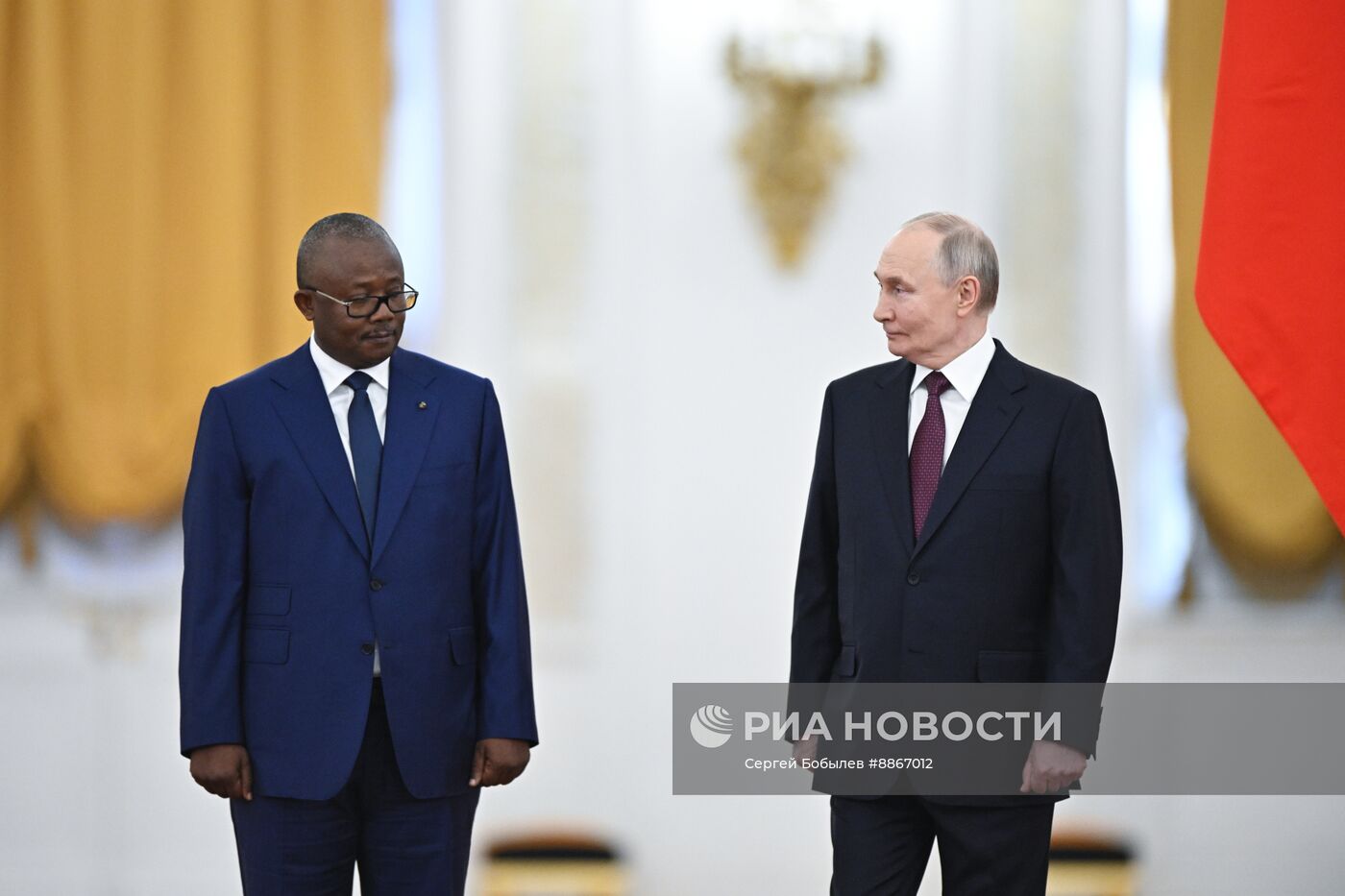 Президент Владимир Путин встретился с президентом Гвинеи-Бисау Умару Сисоку Эмбало