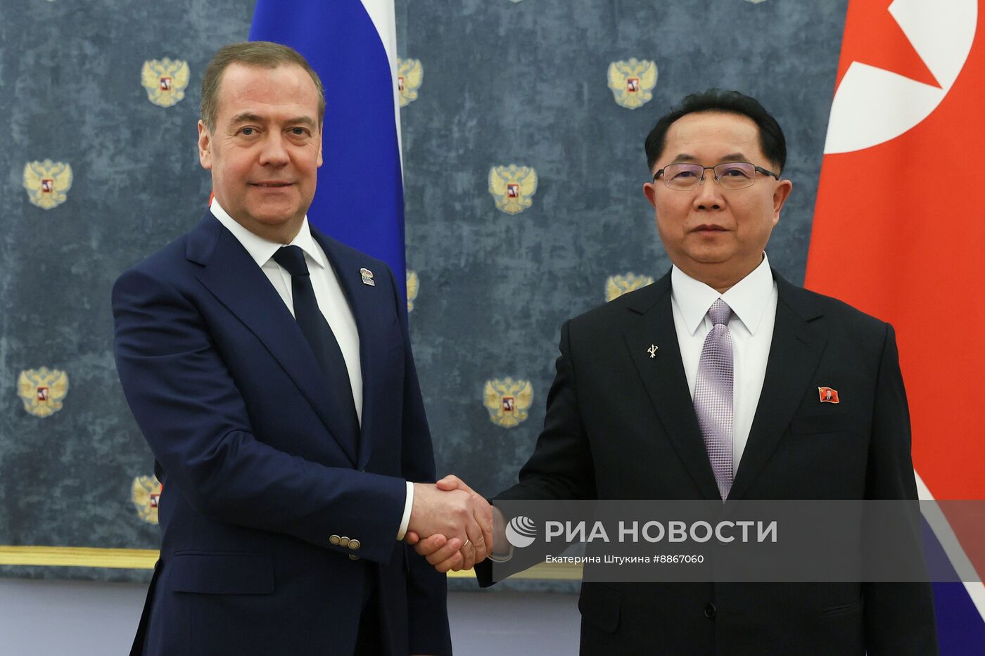 Зампред Совбеза РФ Д. Медведев встретился с секретарем ЦК Трудовой партии Кореи Ли Хи Ёном