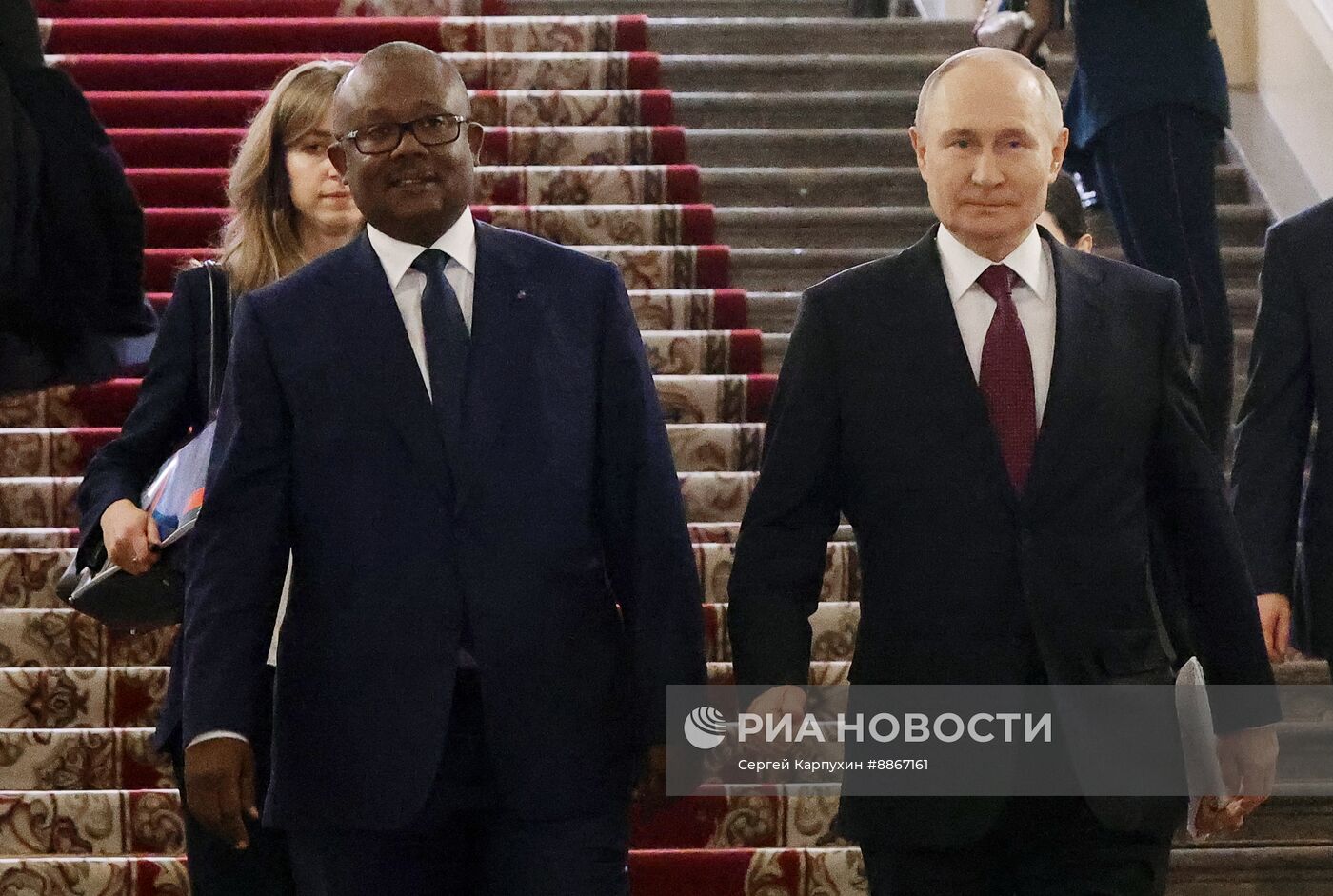 Президент Владимир Путин встретился с президентом Гвинеи-Бисау Умару Сисоку Эмбало