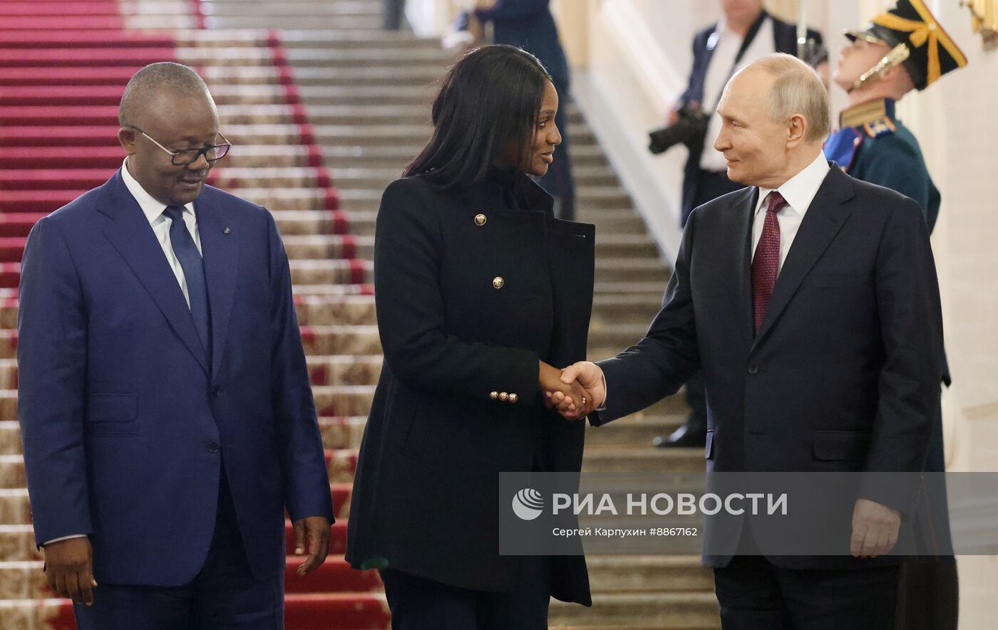 Президент Владимир Путин встретился с президентом Гвинеи-Бисау Умару Сисоку Эмбало