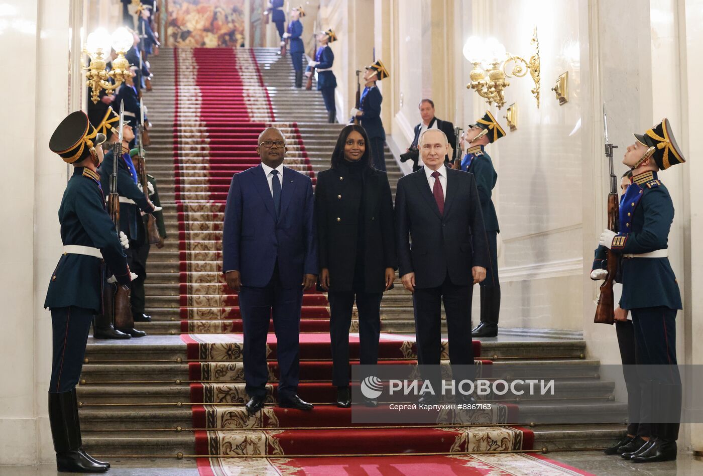 Президент Владимир Путин встретился с президентом Гвинеи-Бисау Умару Сисоку Эмбало