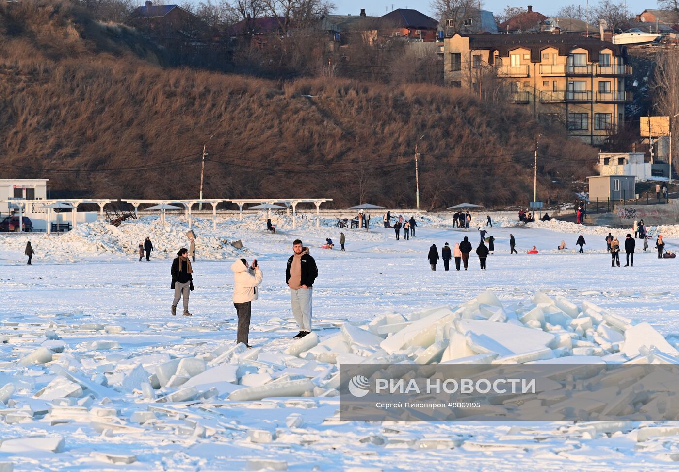 Торосы в Таганрогском заливе