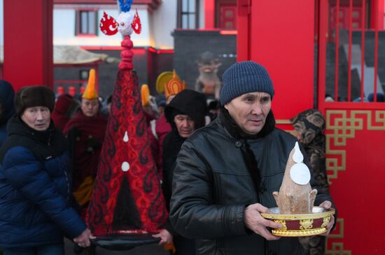 Буддийский предновогодний обряд "Дугжууба"