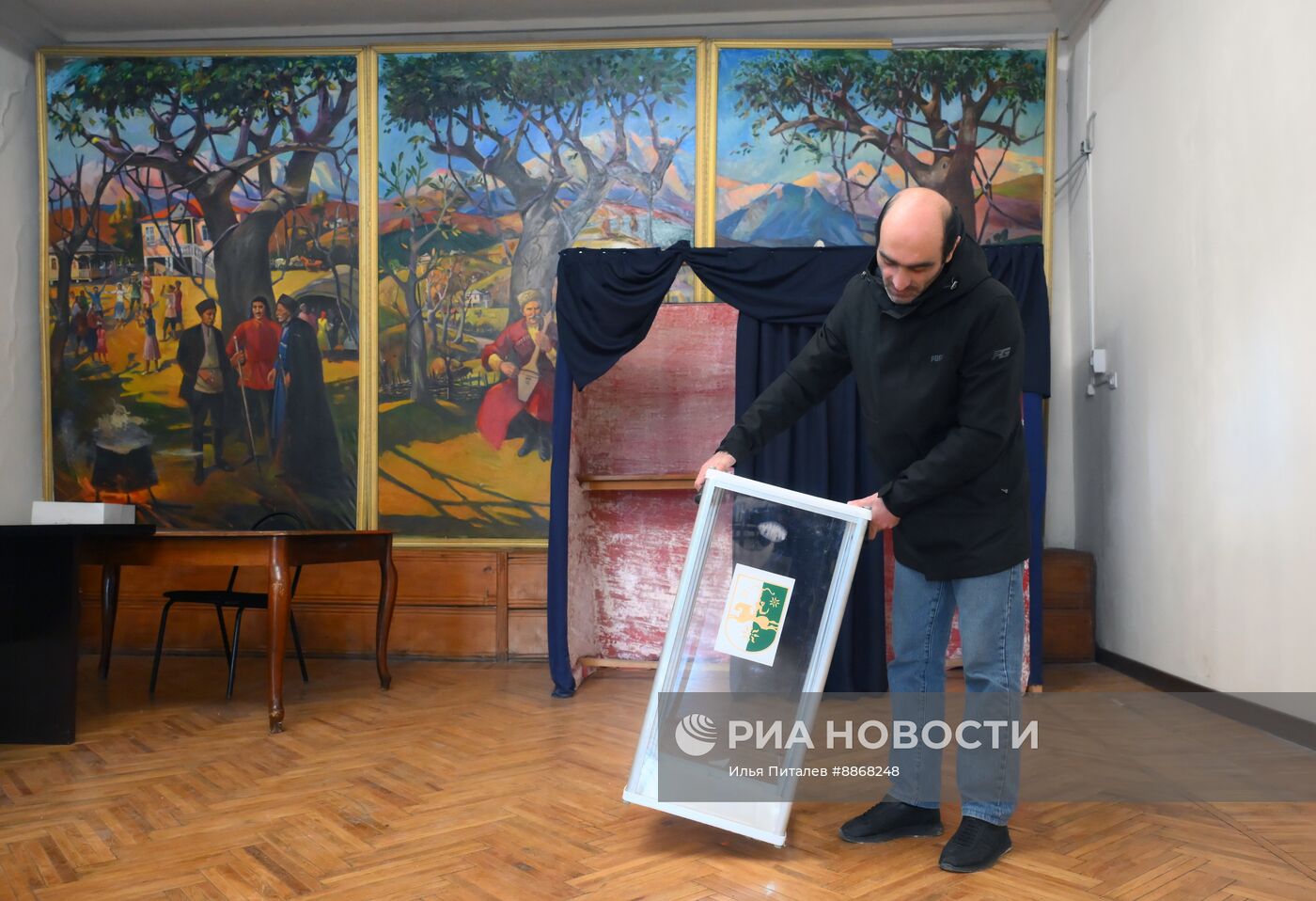 Подготовка избирательных участков к выборам президента Абхазии