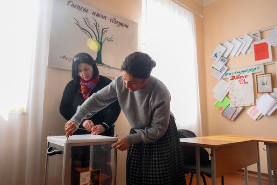 Подготовка избирательных участков к выборам президента Абхазии