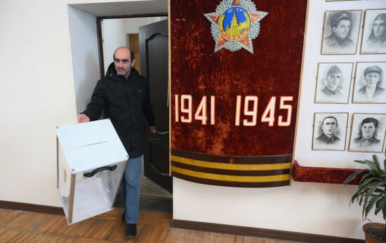 Подготовка избирательных участков к выборам президента Абхазии