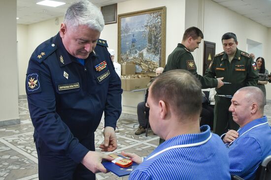 Военнослужащим-участникам СВО вручили госнаграды в госпитале А.А. Вишневского