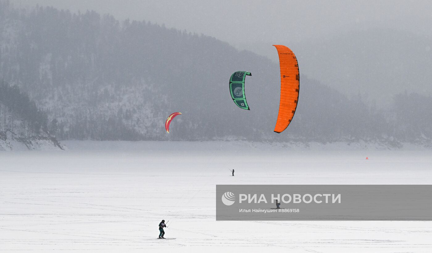 Соревнования по сноукайтингу