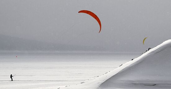 Соревнования по сноукайтингу