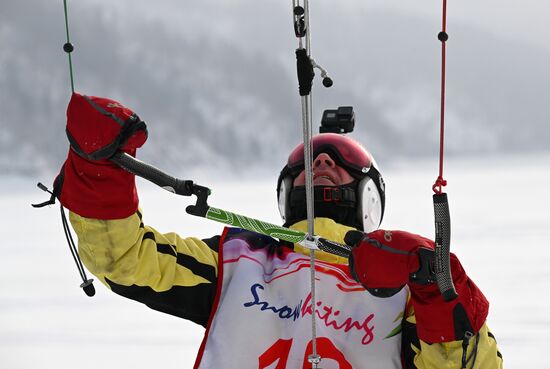 Соревнования по сноукайтингу