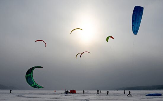 Соревнования по сноукайтингу