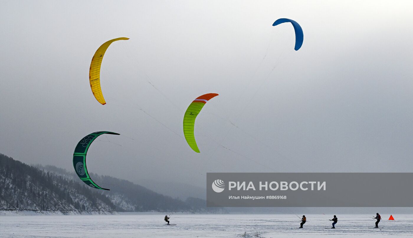Соревнования по сноукайтингу