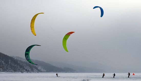 Соревнования по сноукайтингу