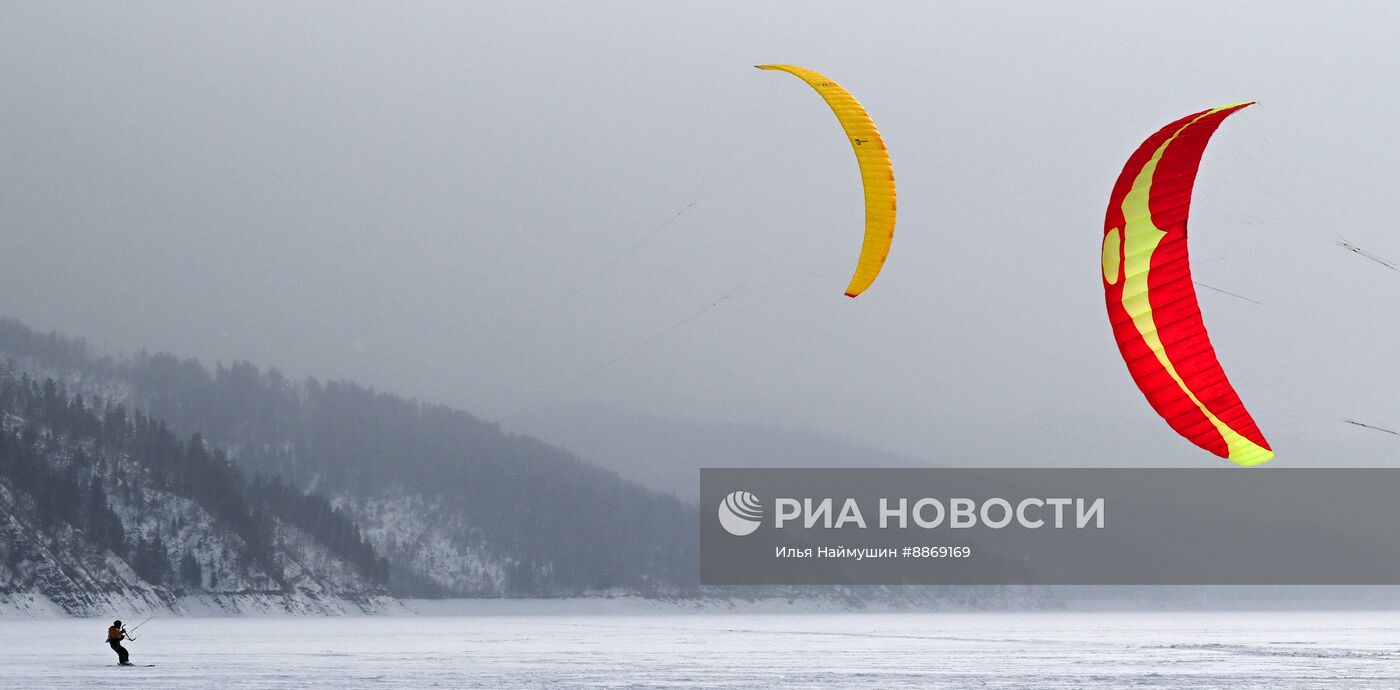 Соревнования по сноукайтингу