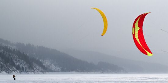 Соревнования по сноукайтингу