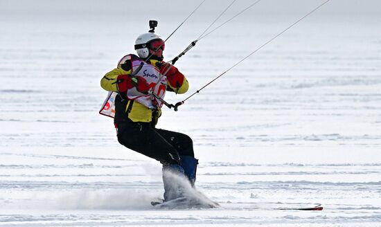 Соревнования по сноукайтингу