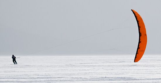 Соревнования по сноукайтингу