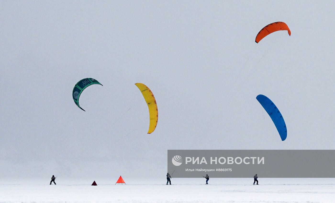 Соревнования по сноукайтингу