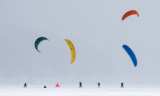 Соревнования по сноукайтингу