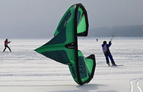 Соревнования по сноукайтингу