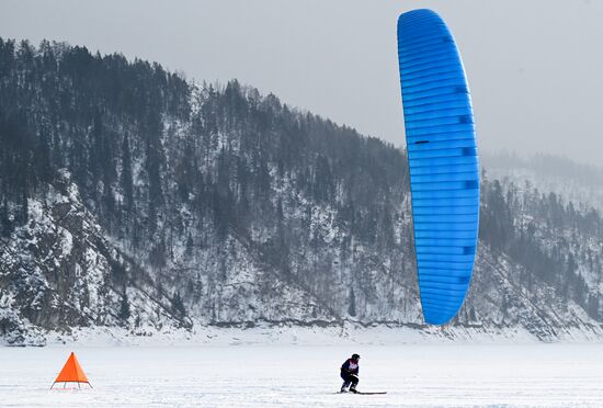 Соревнования по сноукайтингу