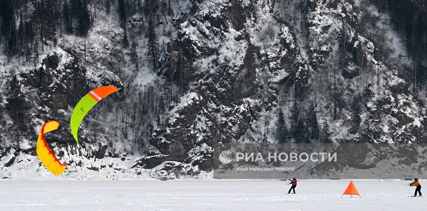 Соревнования по сноукайтингу