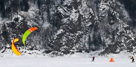 Соревнования по сноукайтингу