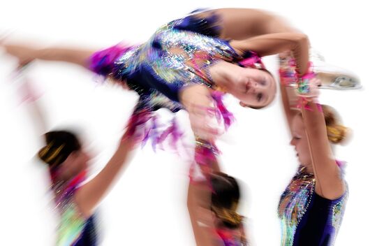 Синхронное катание на коньках 2025