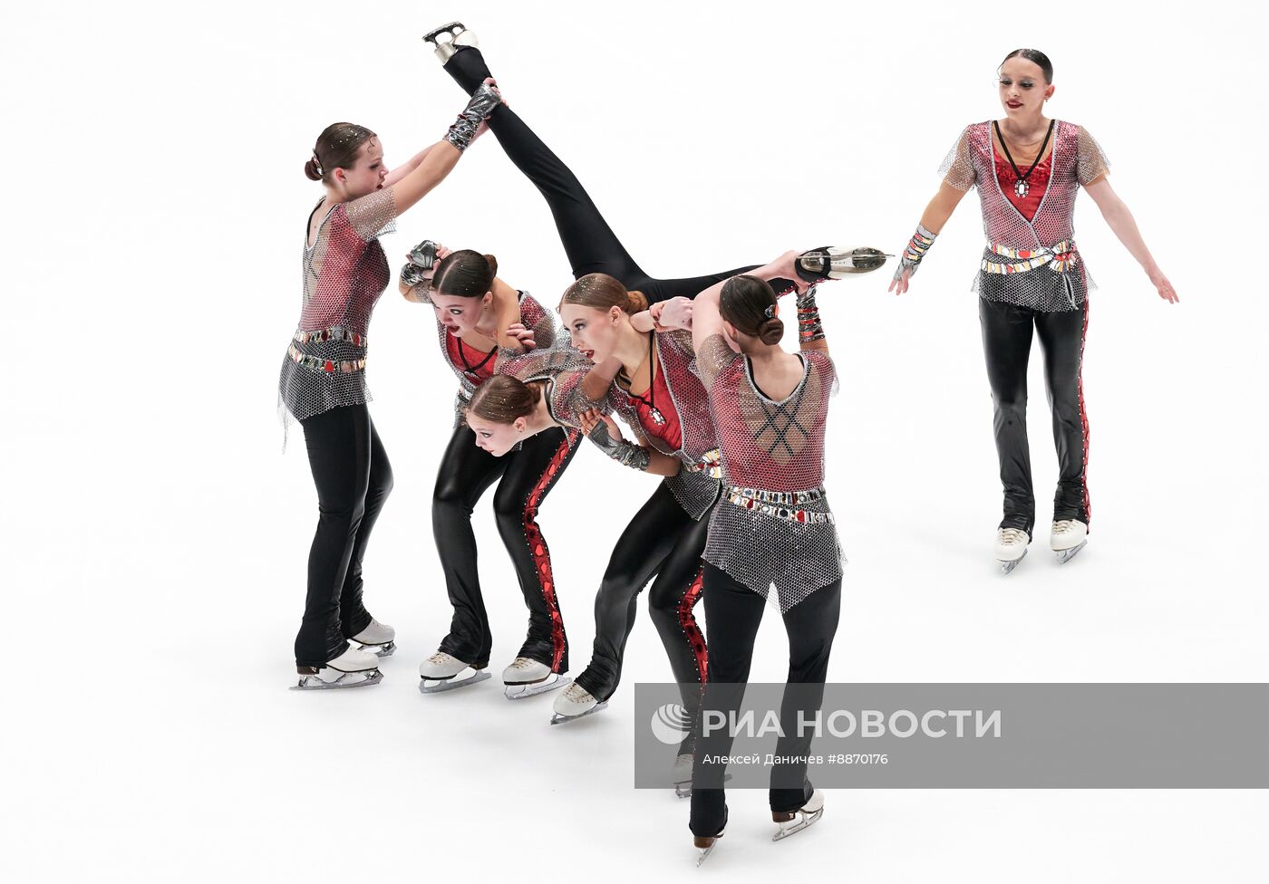 Синхронное катание на коньках 2025