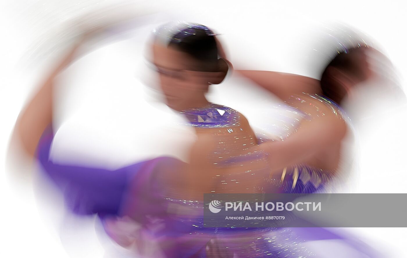 Синхронное катание на коньках 2025