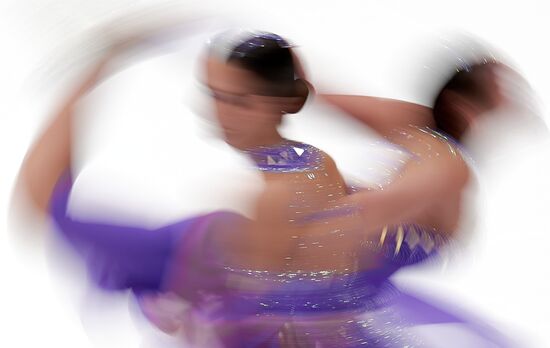 Синхронное катание на коньках 2025