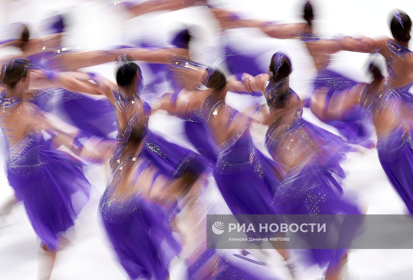 Синхронное катание на коньках 2025