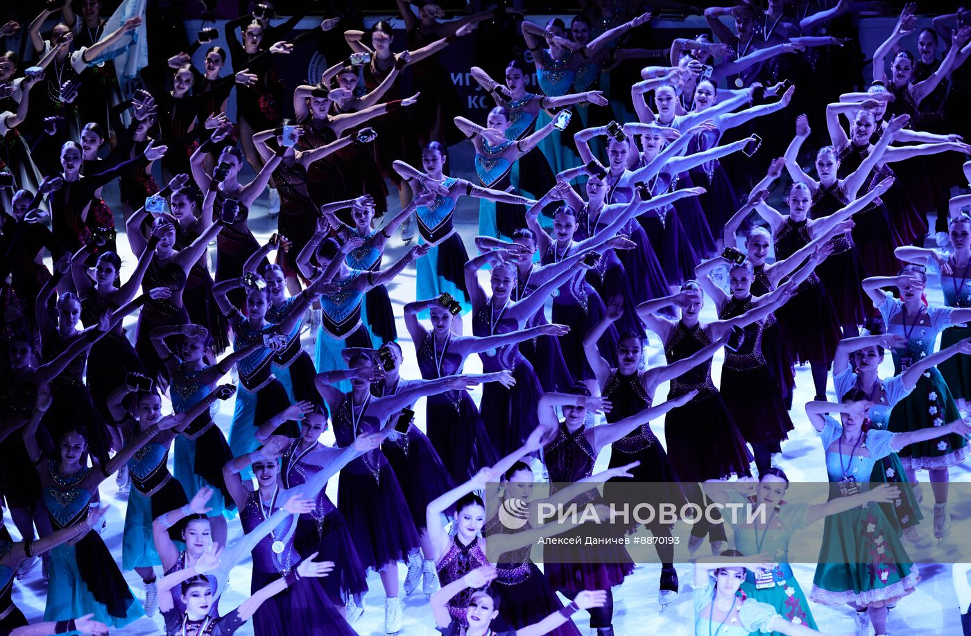 Синхронное катание на коньках 2025