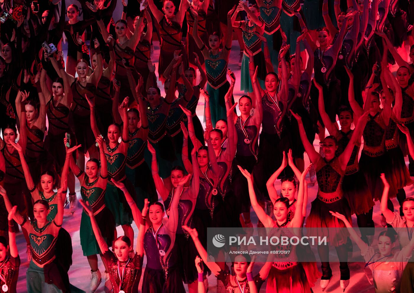 Синхронное катание на коньках 2025