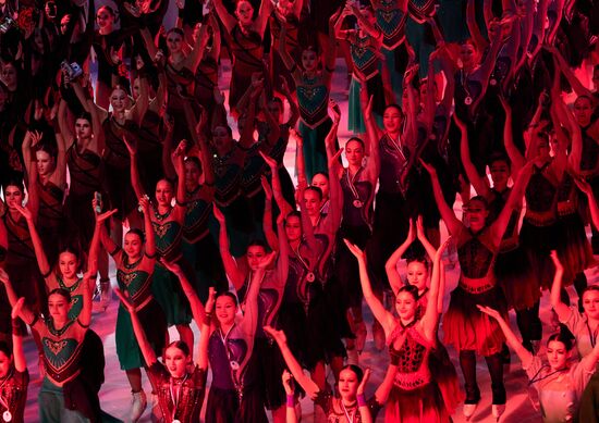 Синхронное катание на коньках 2025