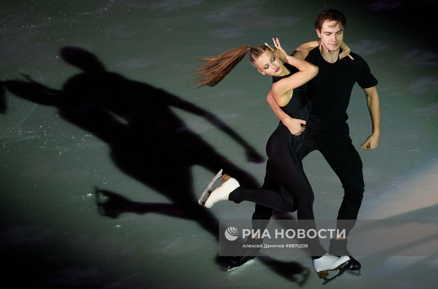 Синхронное катание на коньках 2025