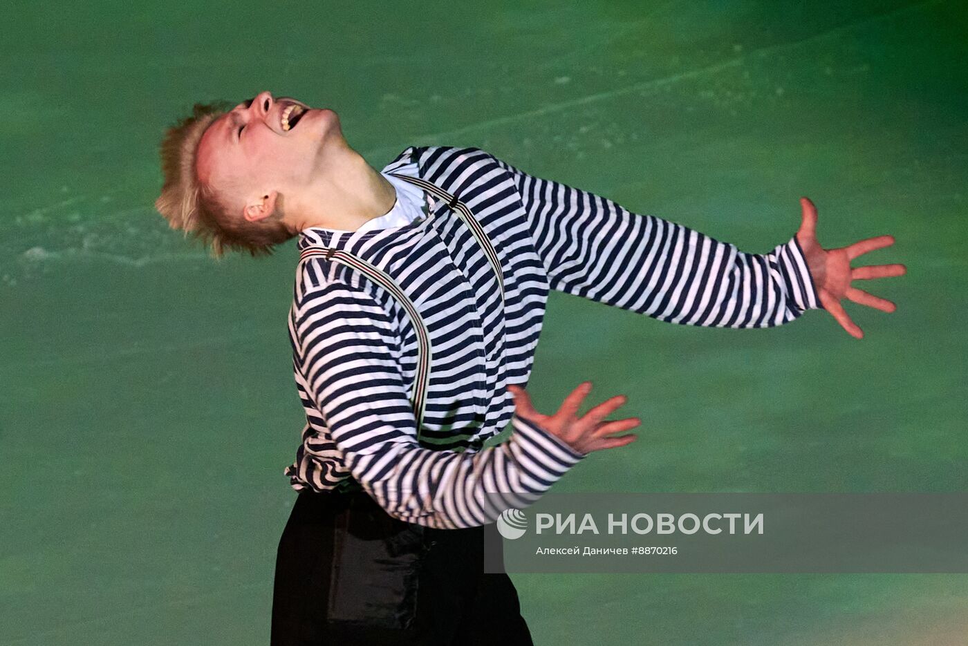 Синхронное катание на коньках 2025