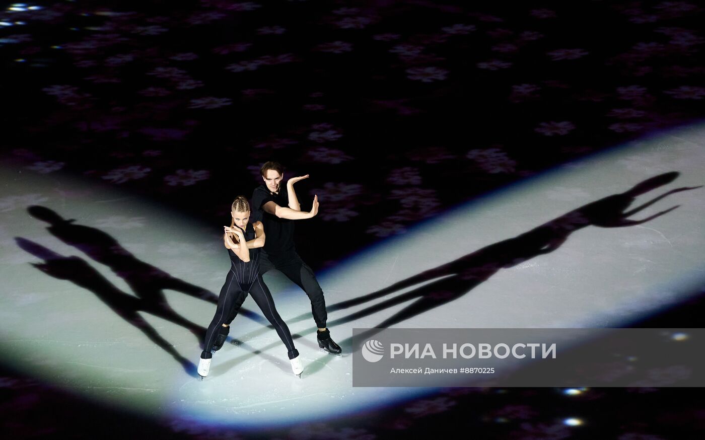 Синхронное катание на коньках 2025