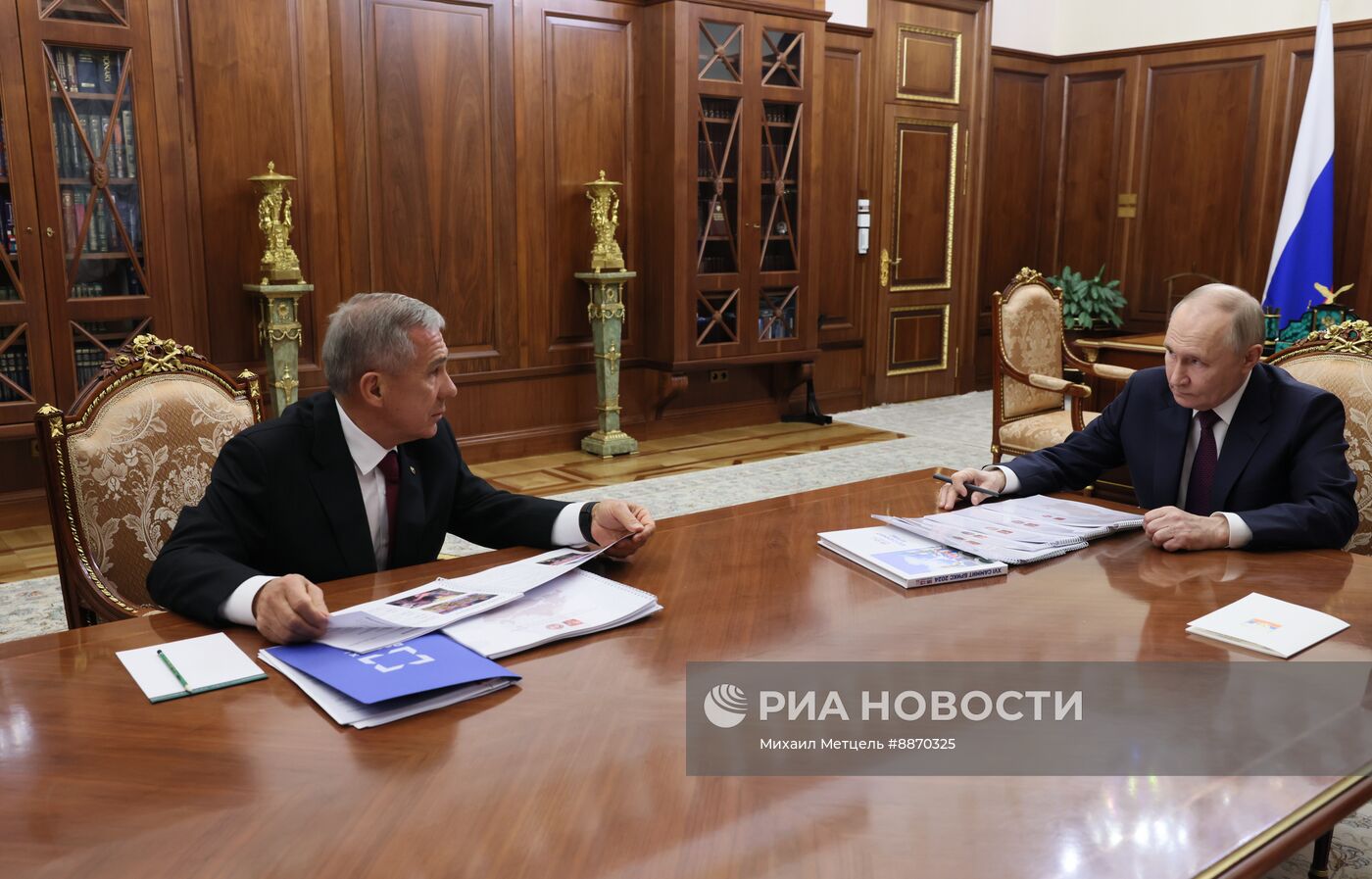 Президент Владимир Путин провел рабочую встречу с главой Татарстана Рустамом Миннихановым